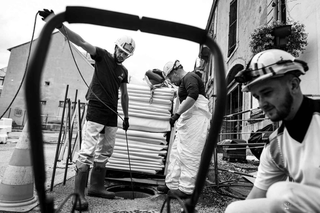 3 hommes en intervention sur un chantier