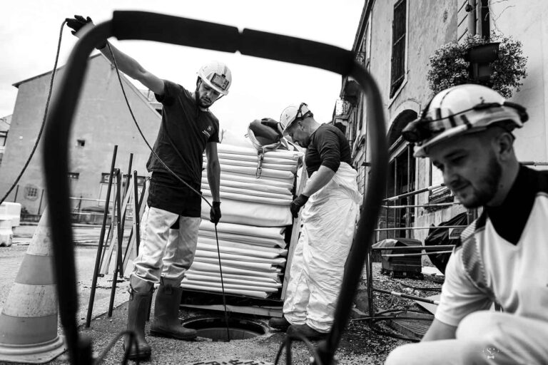 3 hommes en intervention sur un chantier
